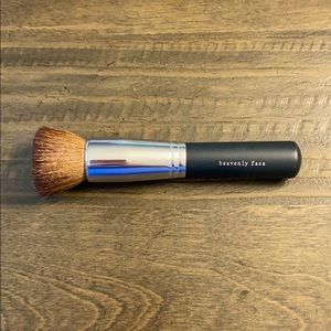 Bare Minerals heavenly face brush